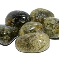 What to Put on Rocks to Make Them Look Wet