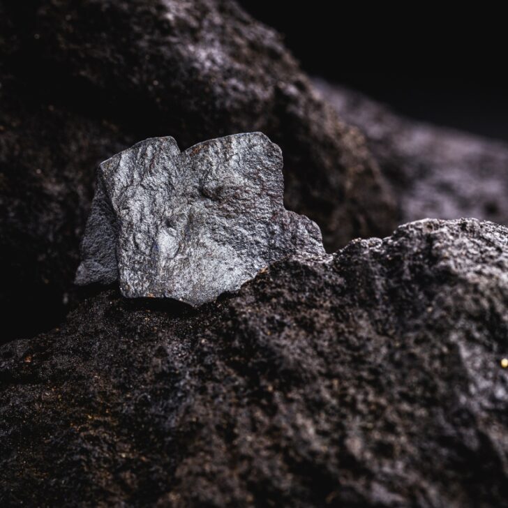 udsultet forfremmelse akademisk List of Common Magnetic Rocks & Minerals (with Explanation) – How to Find  Rocks